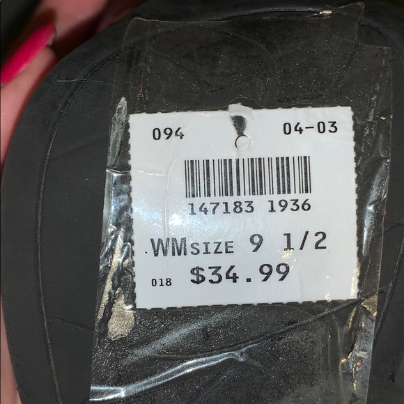 Burgundy Heel - Picture 4 of 4